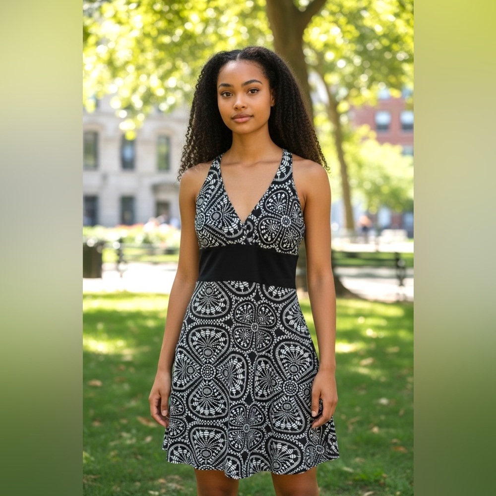 Patagonia Black & White Printed Dress – Size Medium
